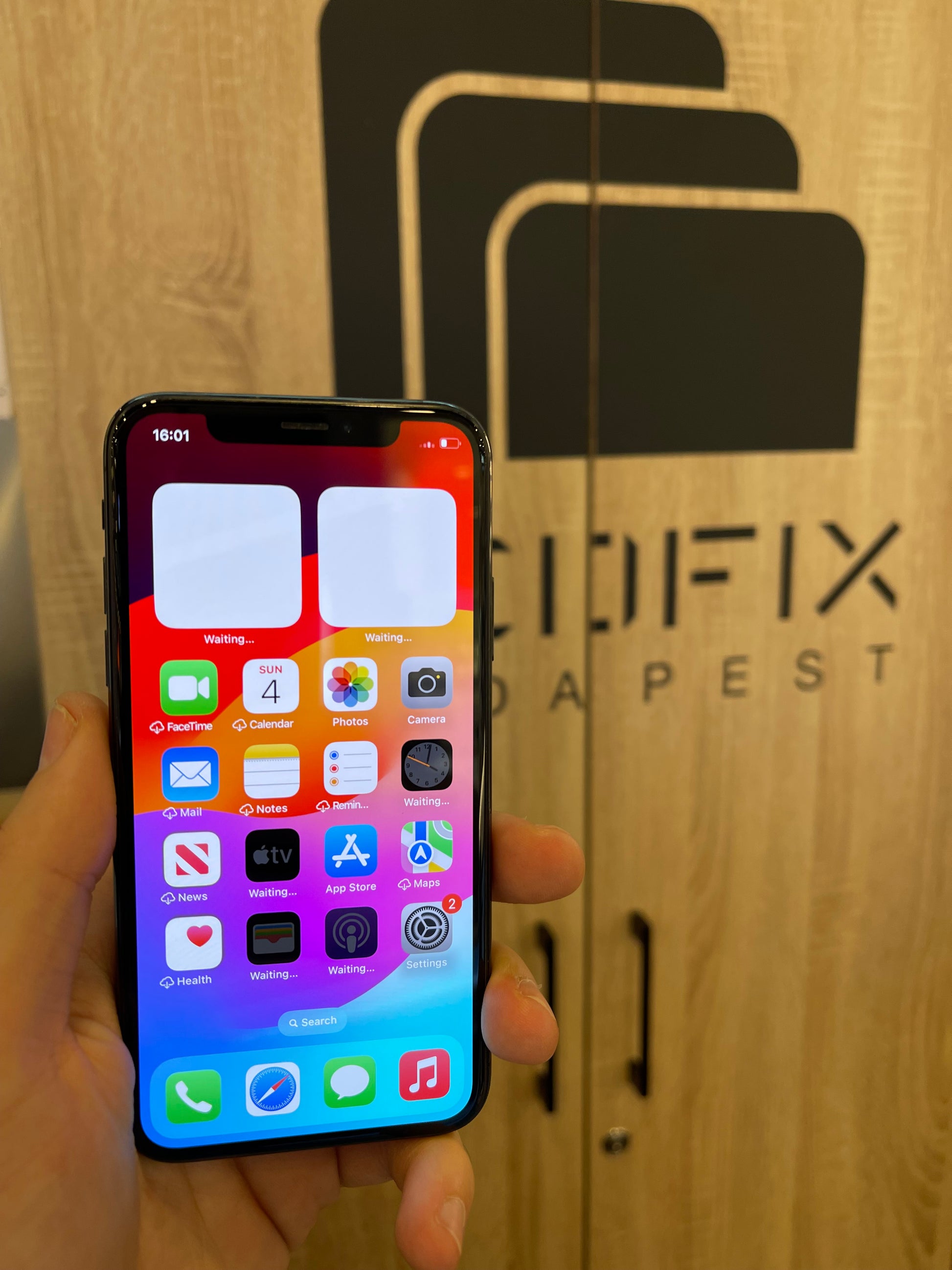 Apple iPhone XS 64GB kártyafüggetlen 1 év garancia LCD Fix mobiltelefon szerviz