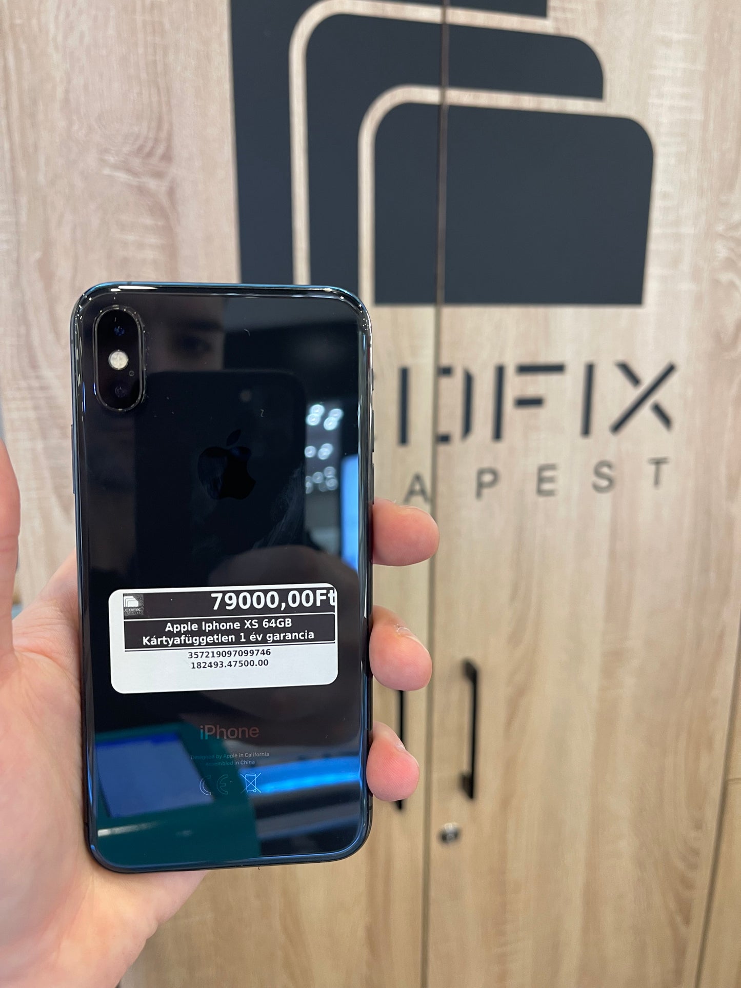 Apple iPhone XS 64GB kártyafüggetlen 1 év garancia LCD Fix mobiltelefon szerviz