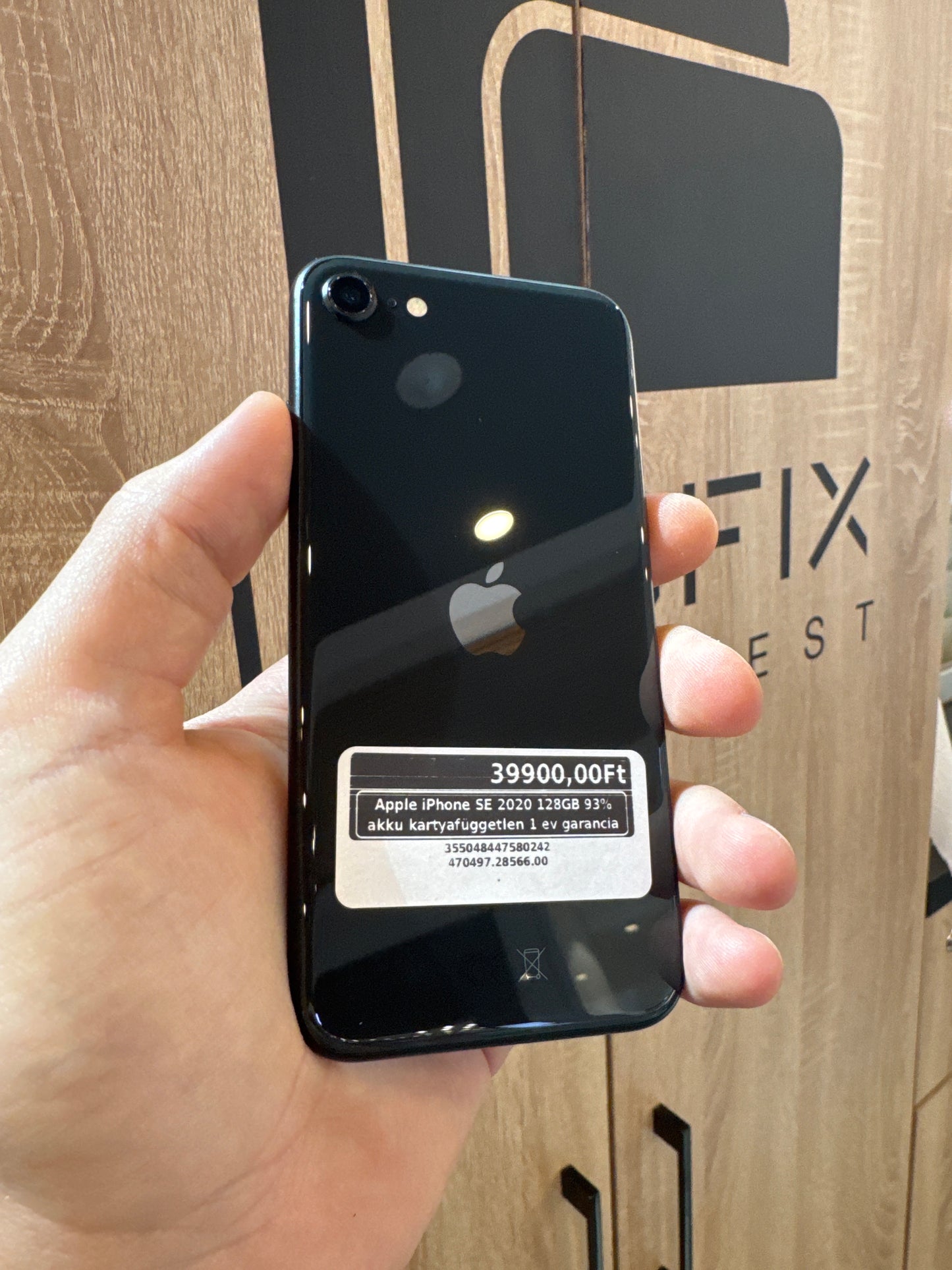 Apple iPhone SE 2020 128GB 93% akku kártyafüggetlen 1 év garancia