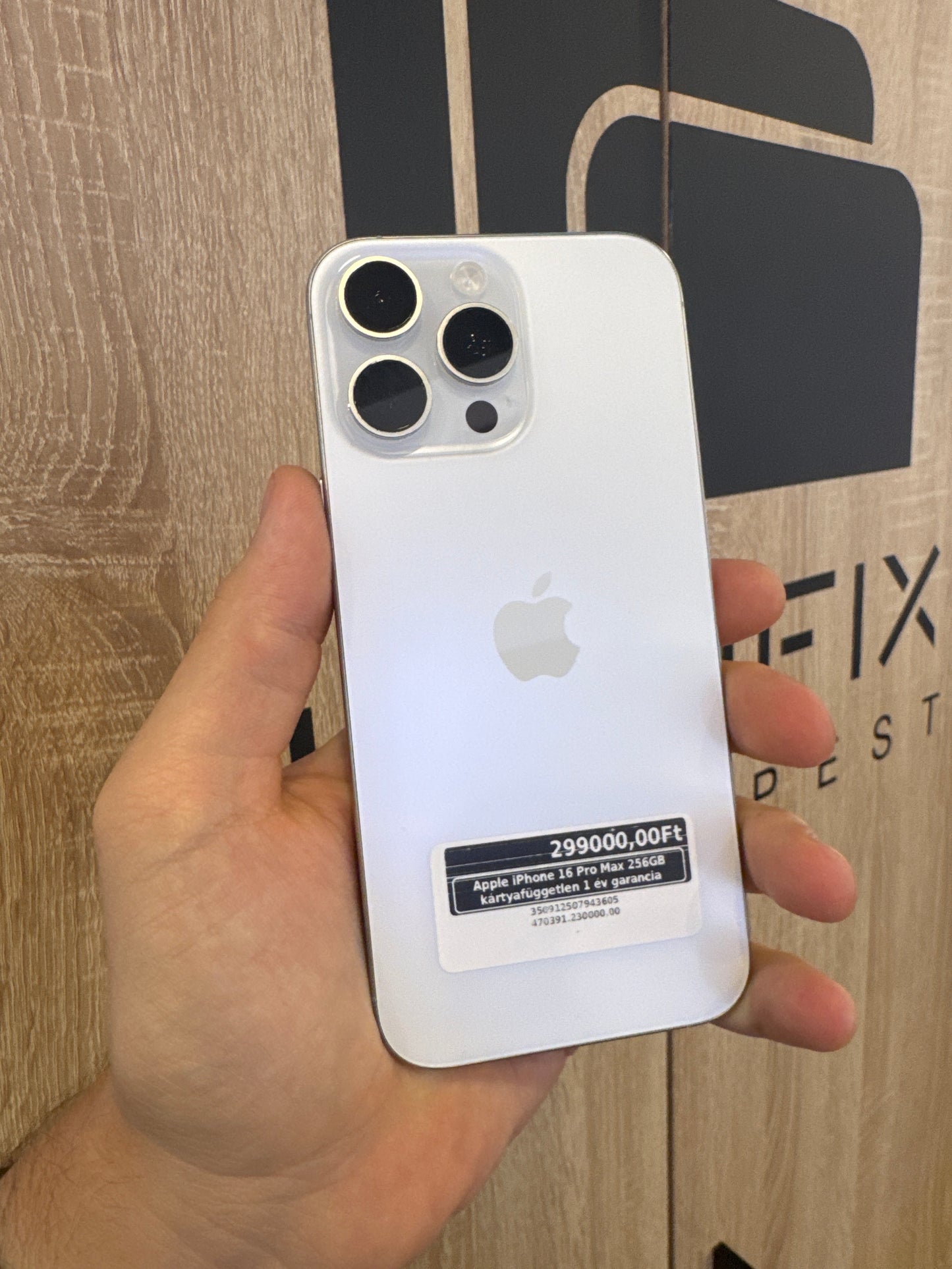 Apple iPhone 16 Pro Max 256GB kártyafüggetlen 1 év garancia