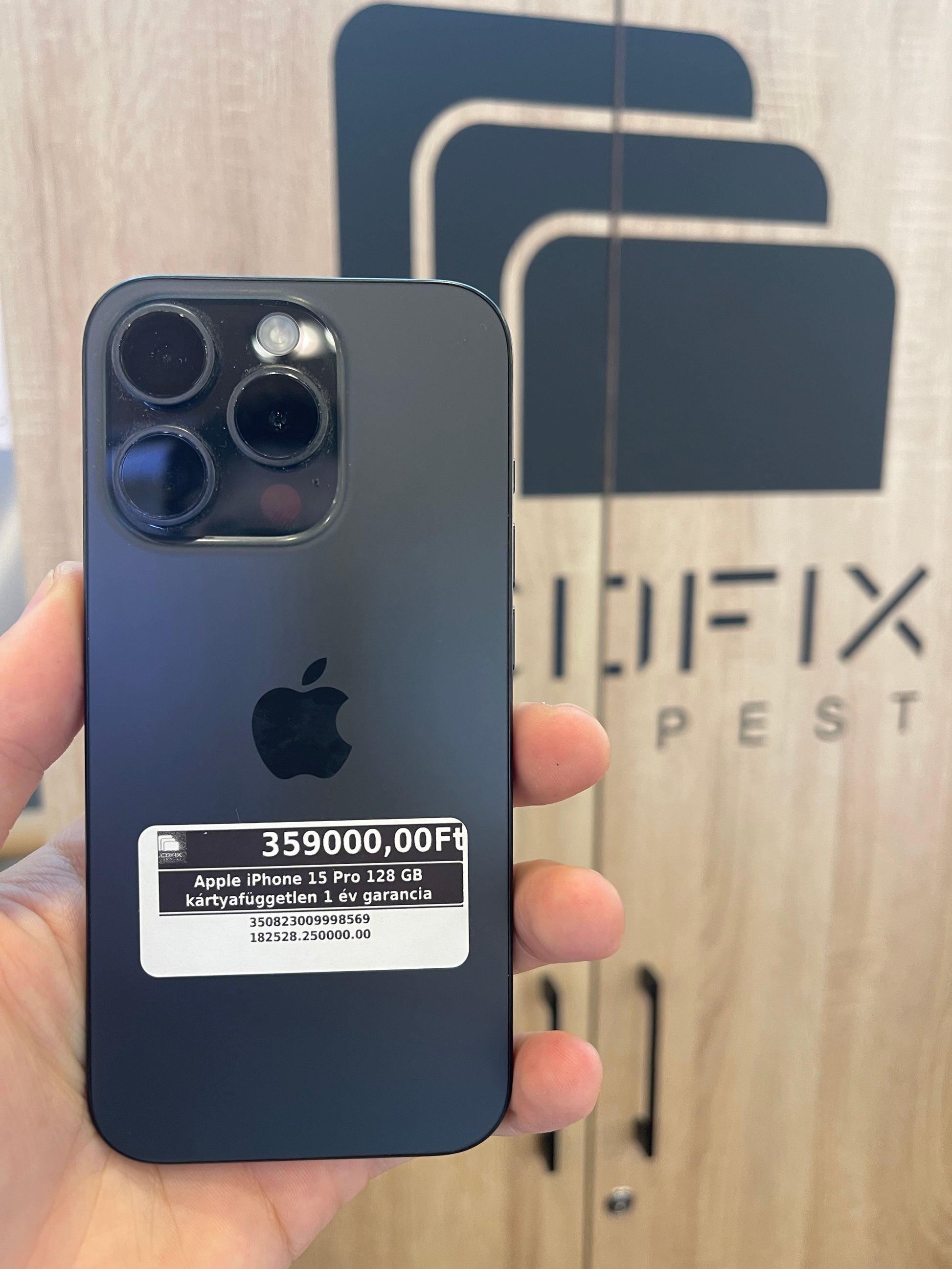 Apple iPhone 15 Pro 128 GB kártyafüggetlen 1 év garancia LCD Fix mobiltelefon szerviz