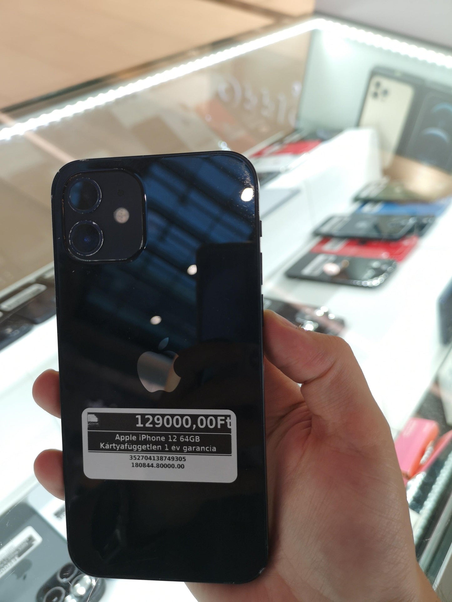 Apple iPhone 12 64GB Kártyafüggetlen 1 év garancia